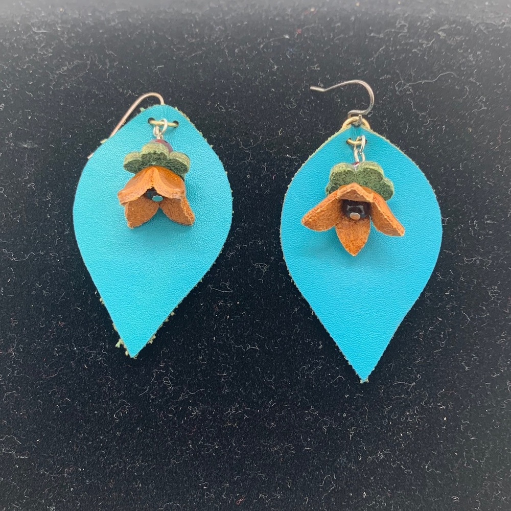 SOLD♥️♥️♥️♥️♥️TEARDROP EARRINGS